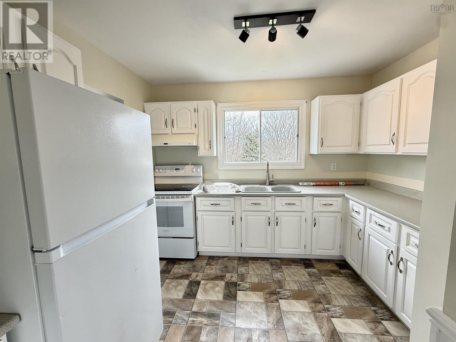 Property 8 of 29 of 381 Arklow Drive