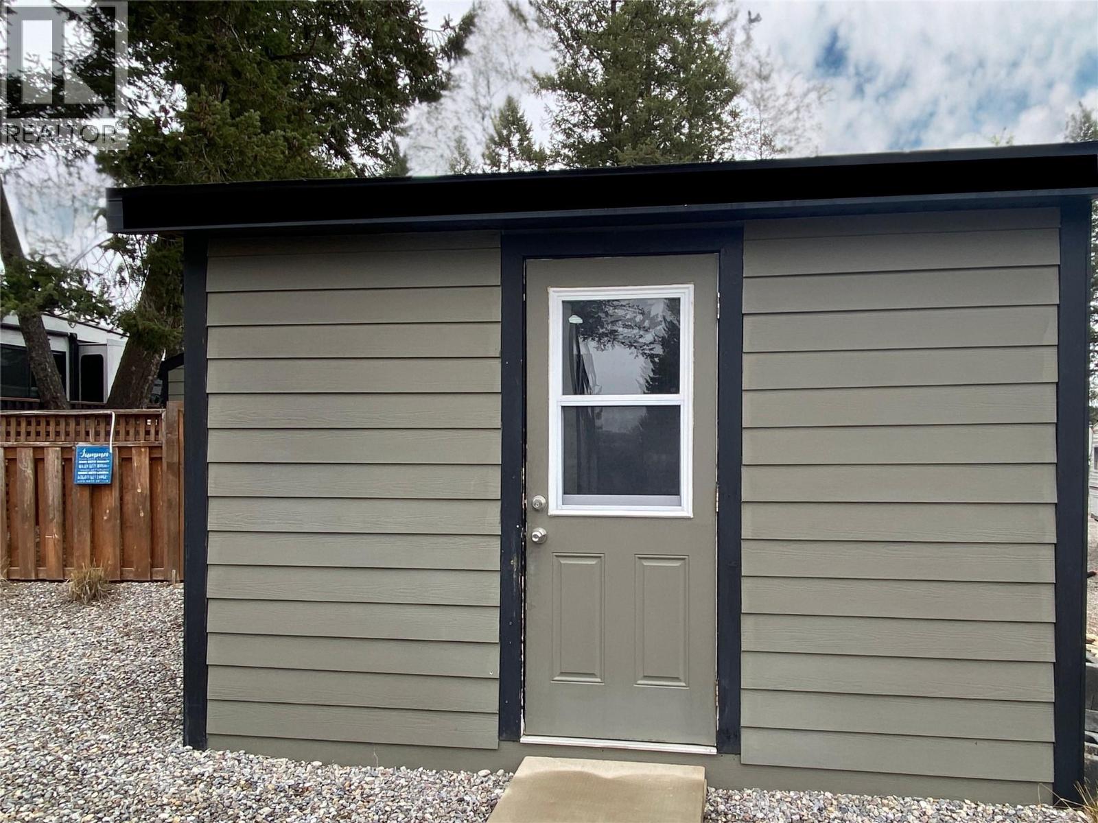 Extra storage Shed included