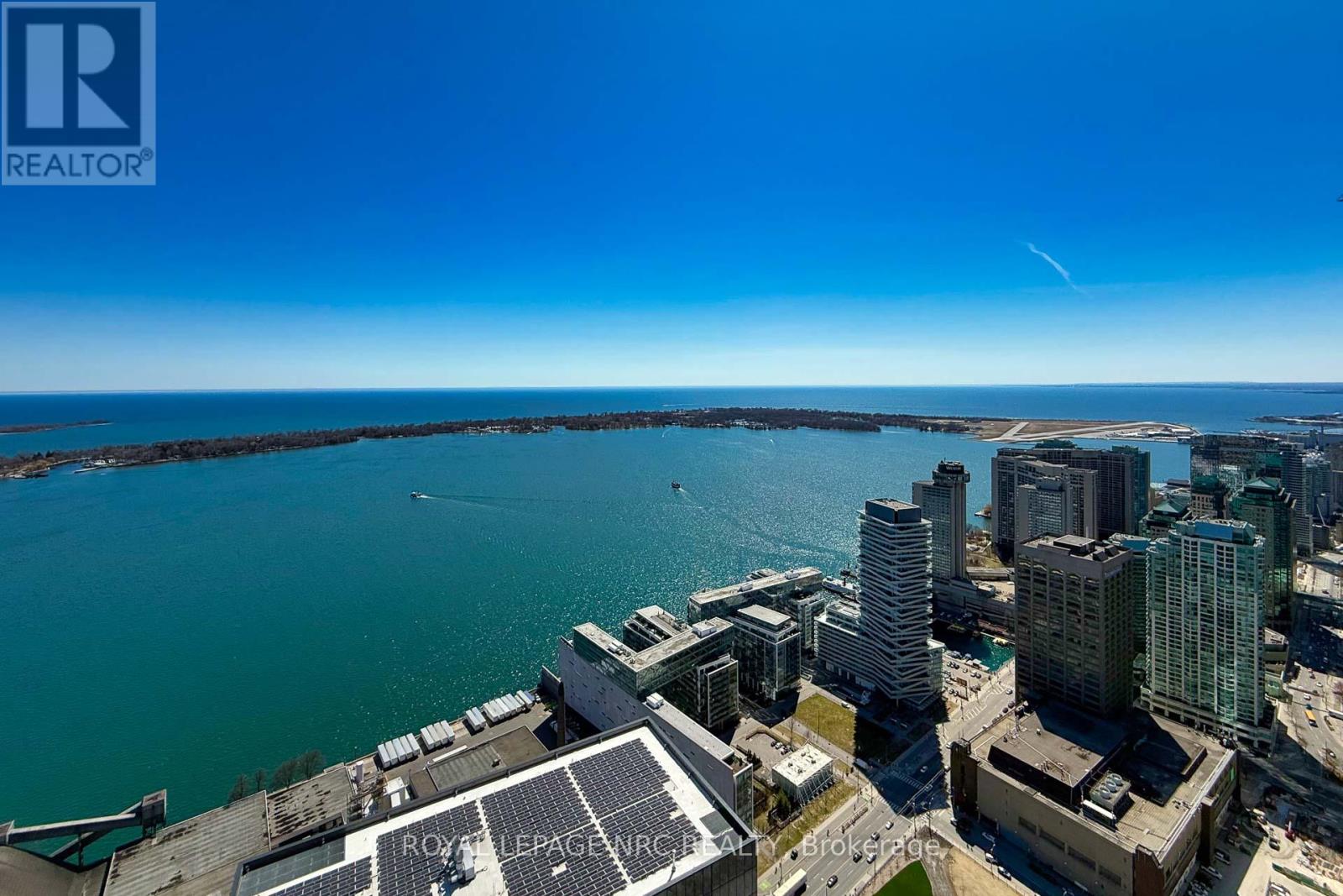 Breathtaking Lake view from Balcony