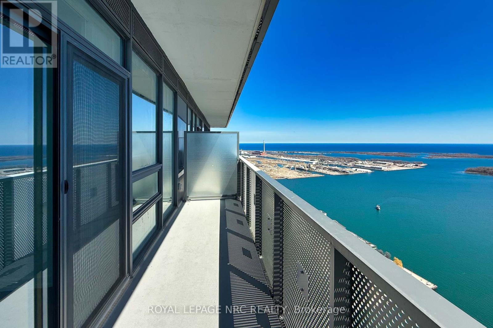 Breathtaking Lake view from Balcony
