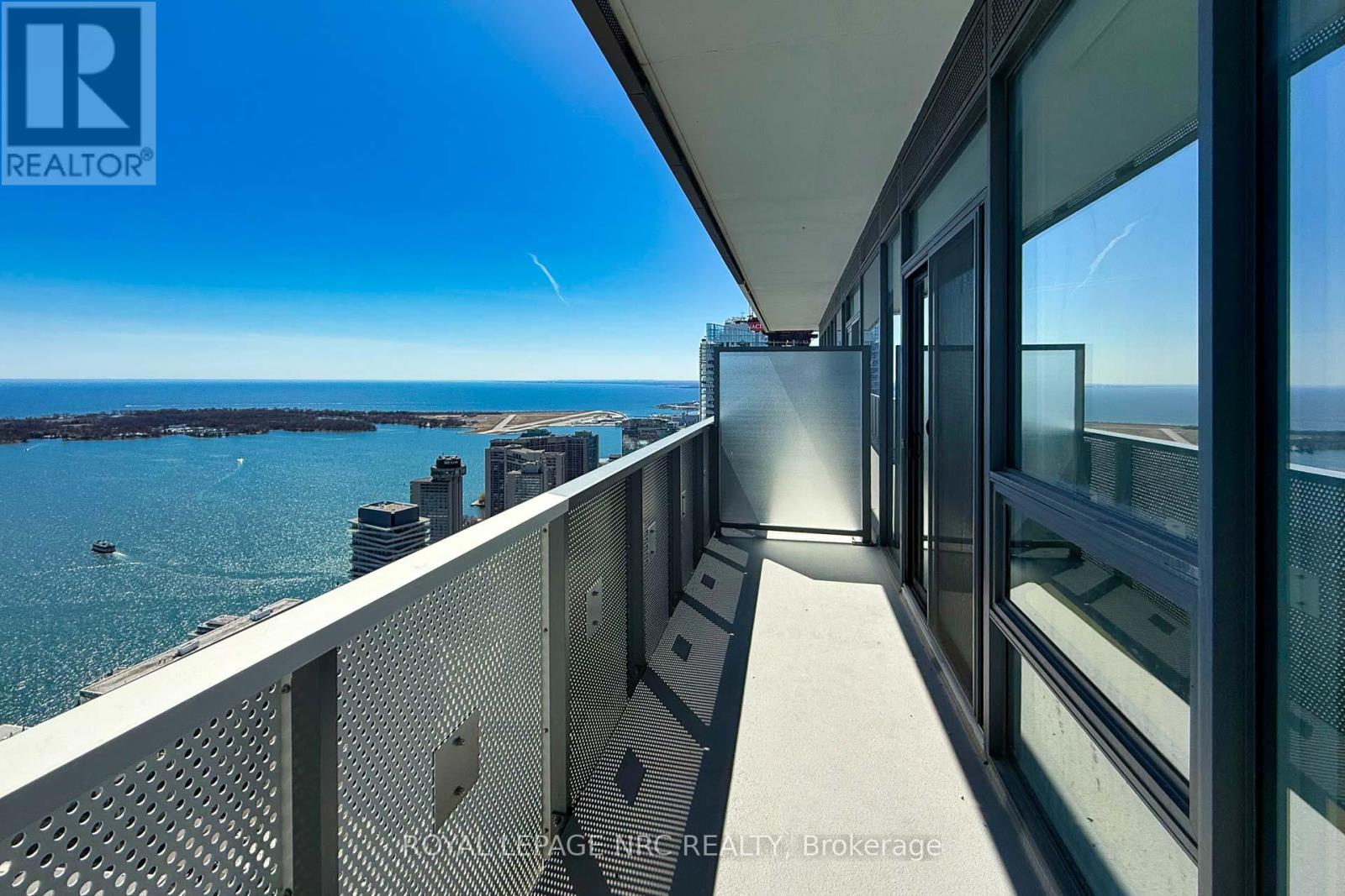 Breathtaking Lake view from Balcony