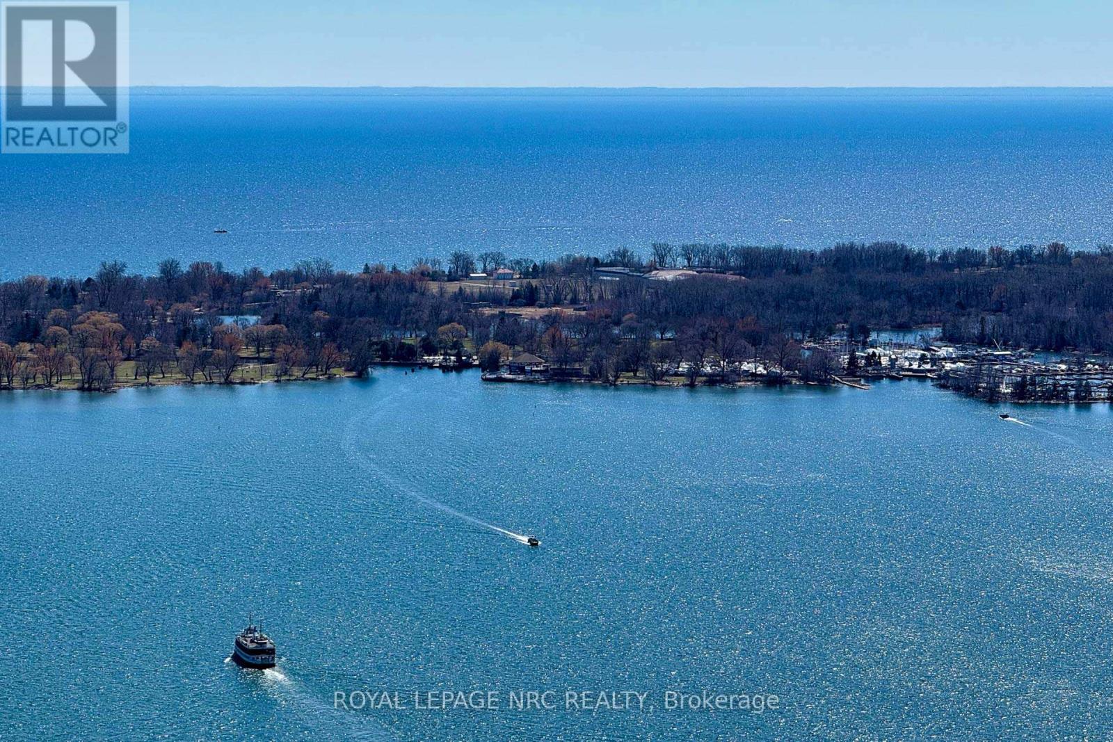 Breathtaking Lake view from Balcony