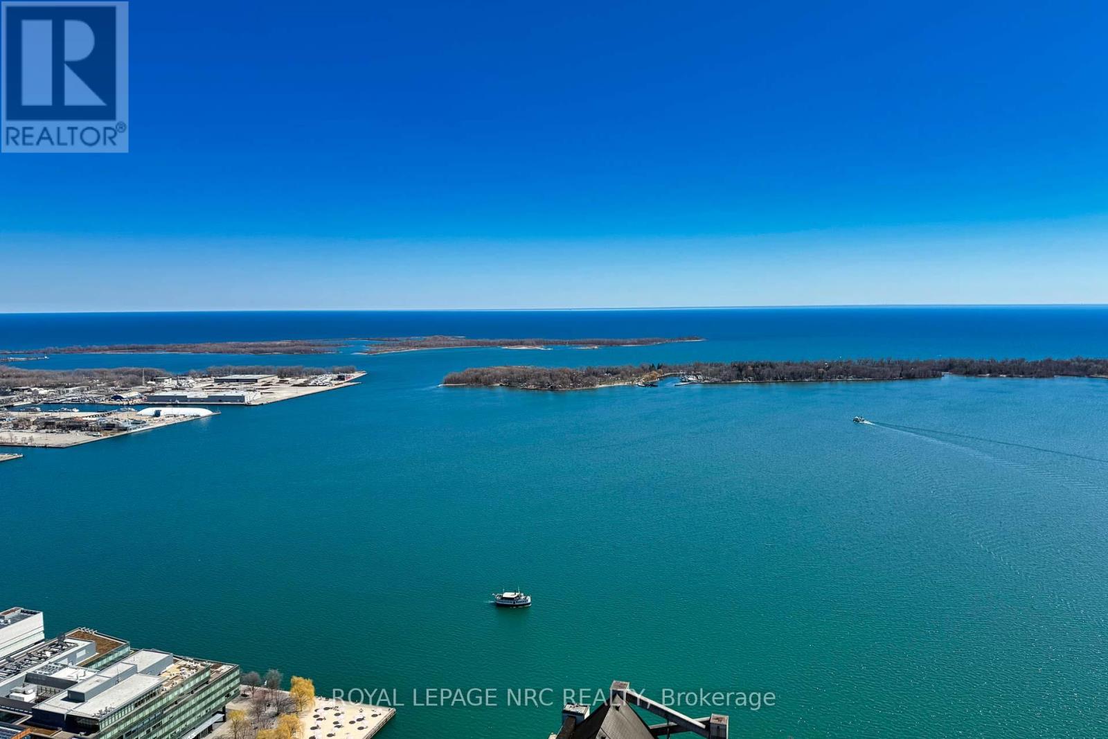 Breathtaking Lake view from Balcony
