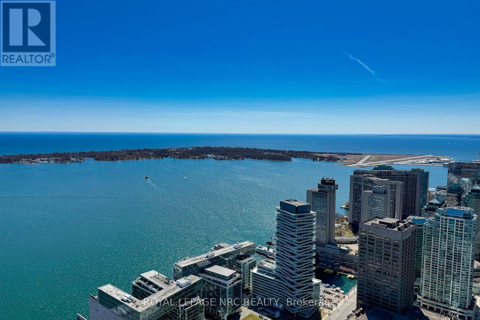 Breathtaking Lake view from Balcony