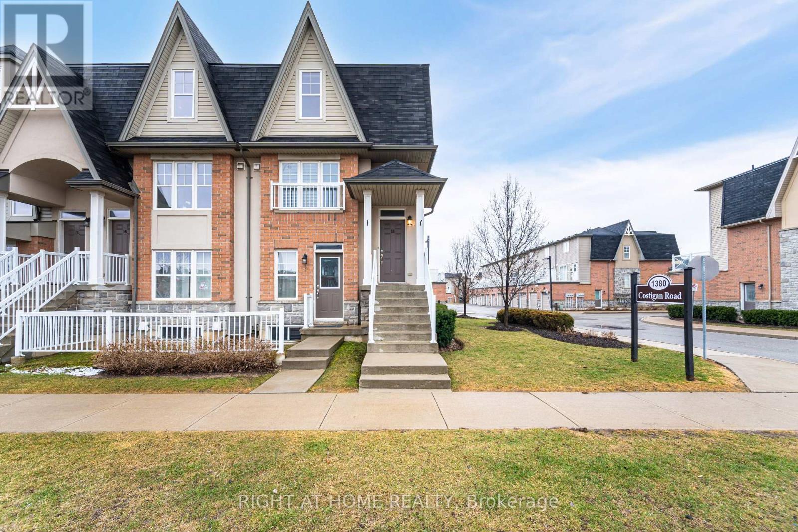 18 - 1380 COSTIGAN ROAD