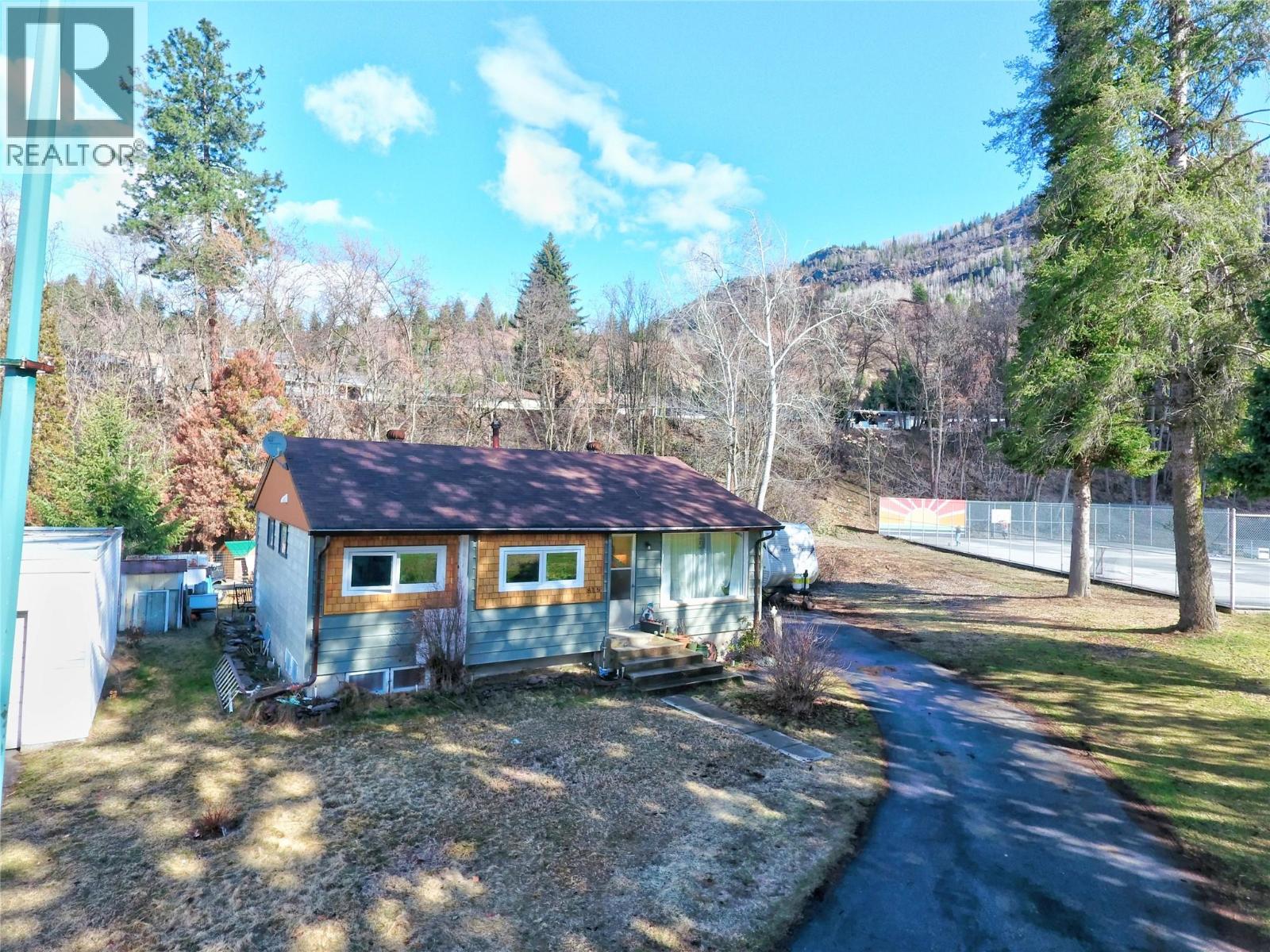819 Glen Drive - 1