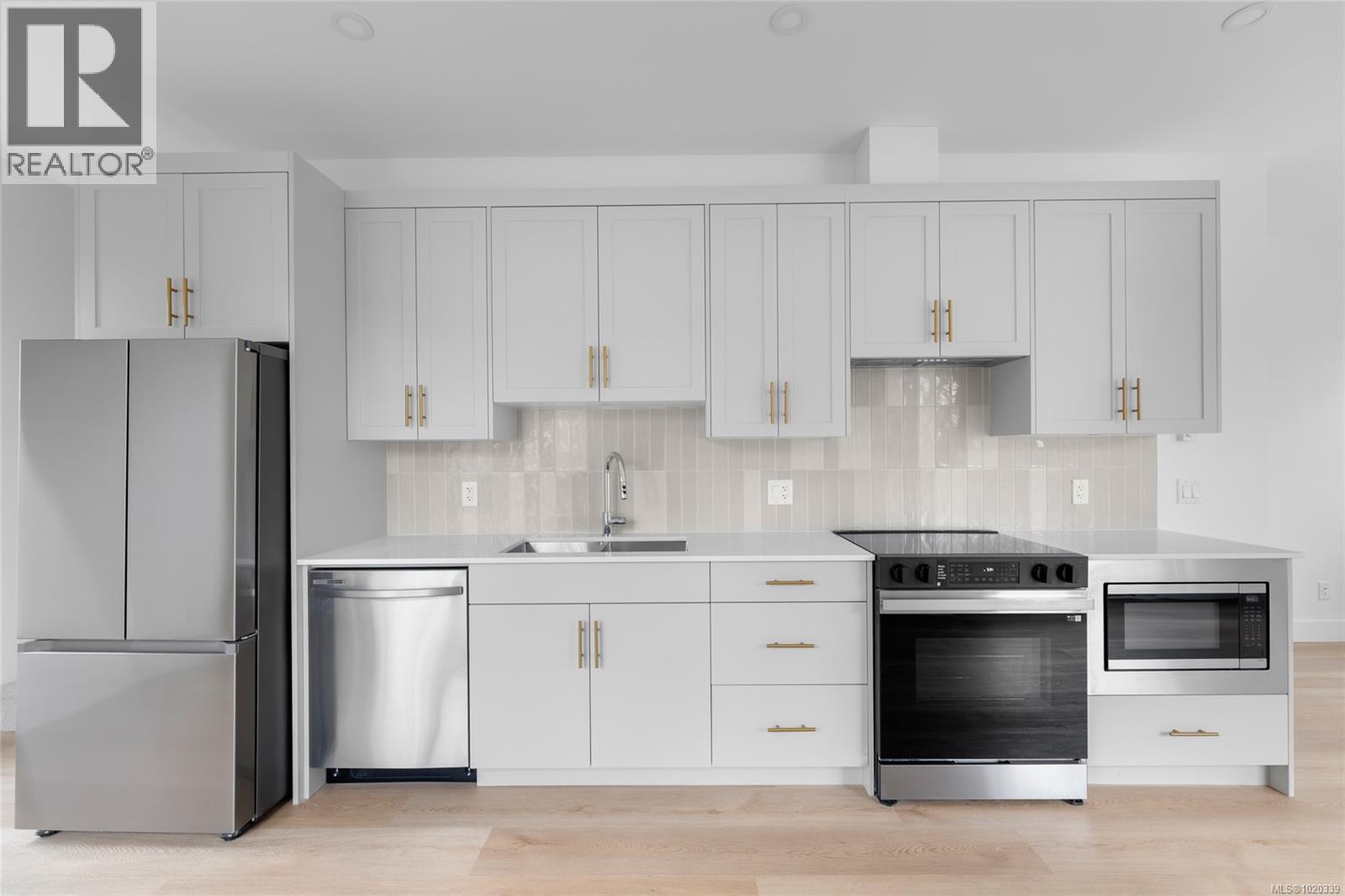 8 2536 Shelbourne Street, Victoria