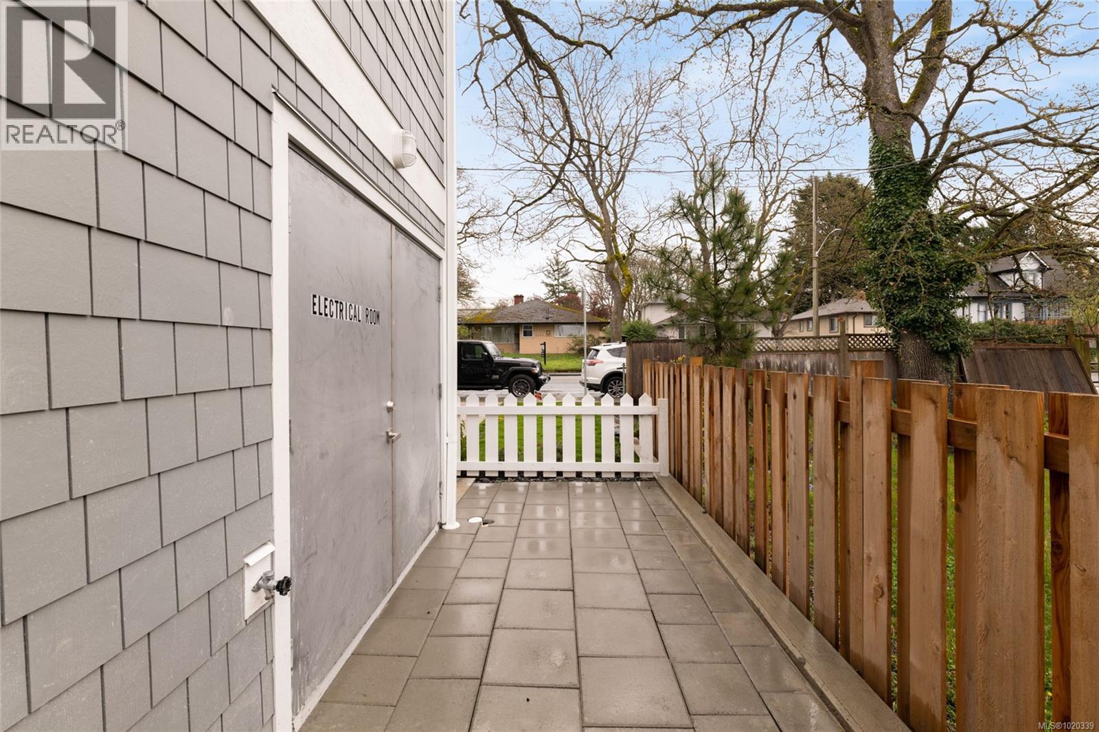 8 2536 Shelbourne Street, Victoria