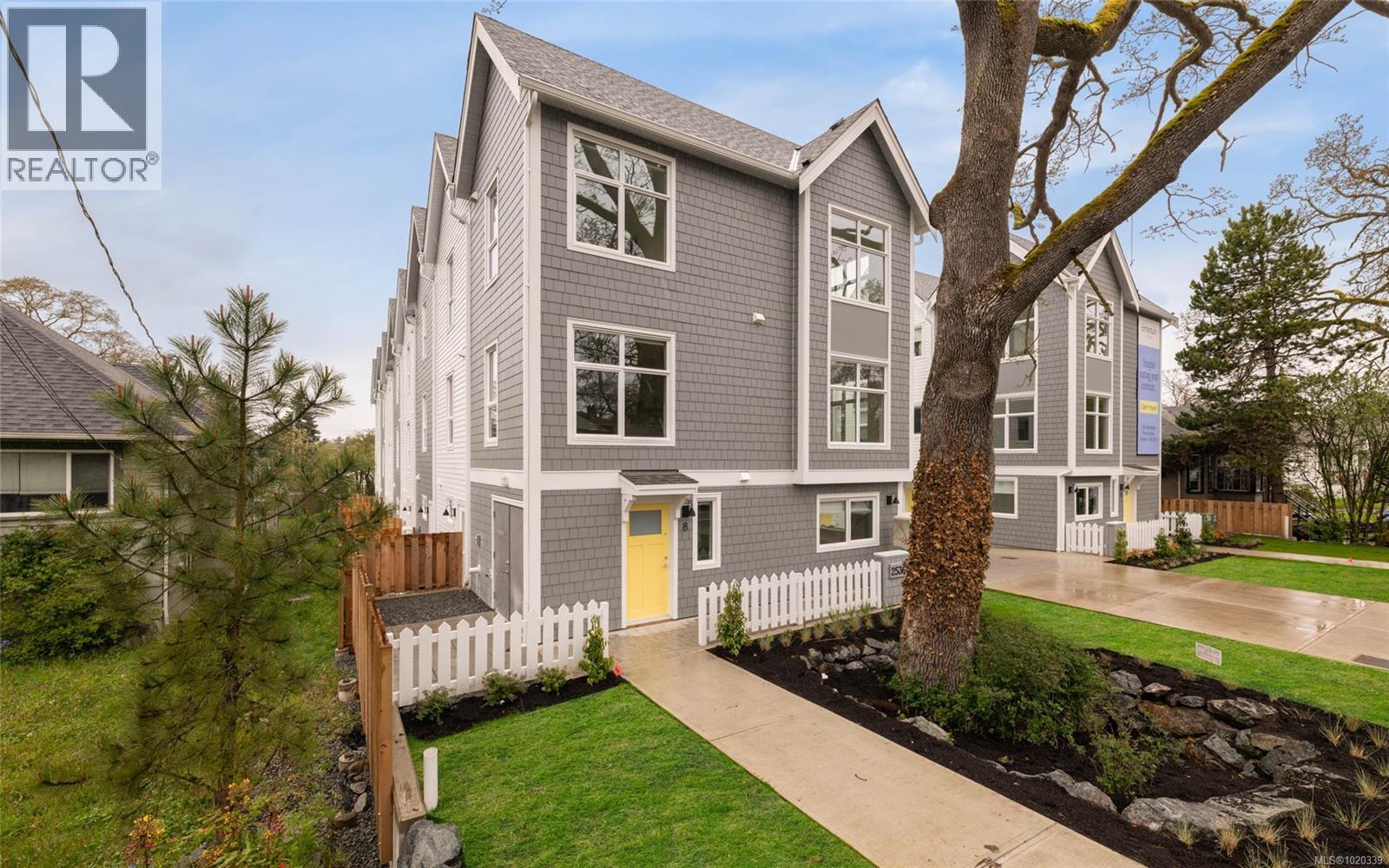 8 2536 Shelbourne Street, Victoria