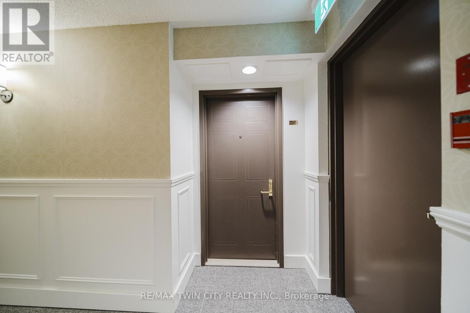 705 - 265 WESTCOURT PLACE — photo 27