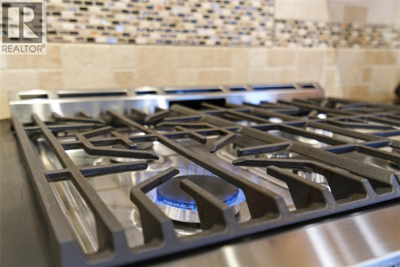 844 Mulholland Dr - 14