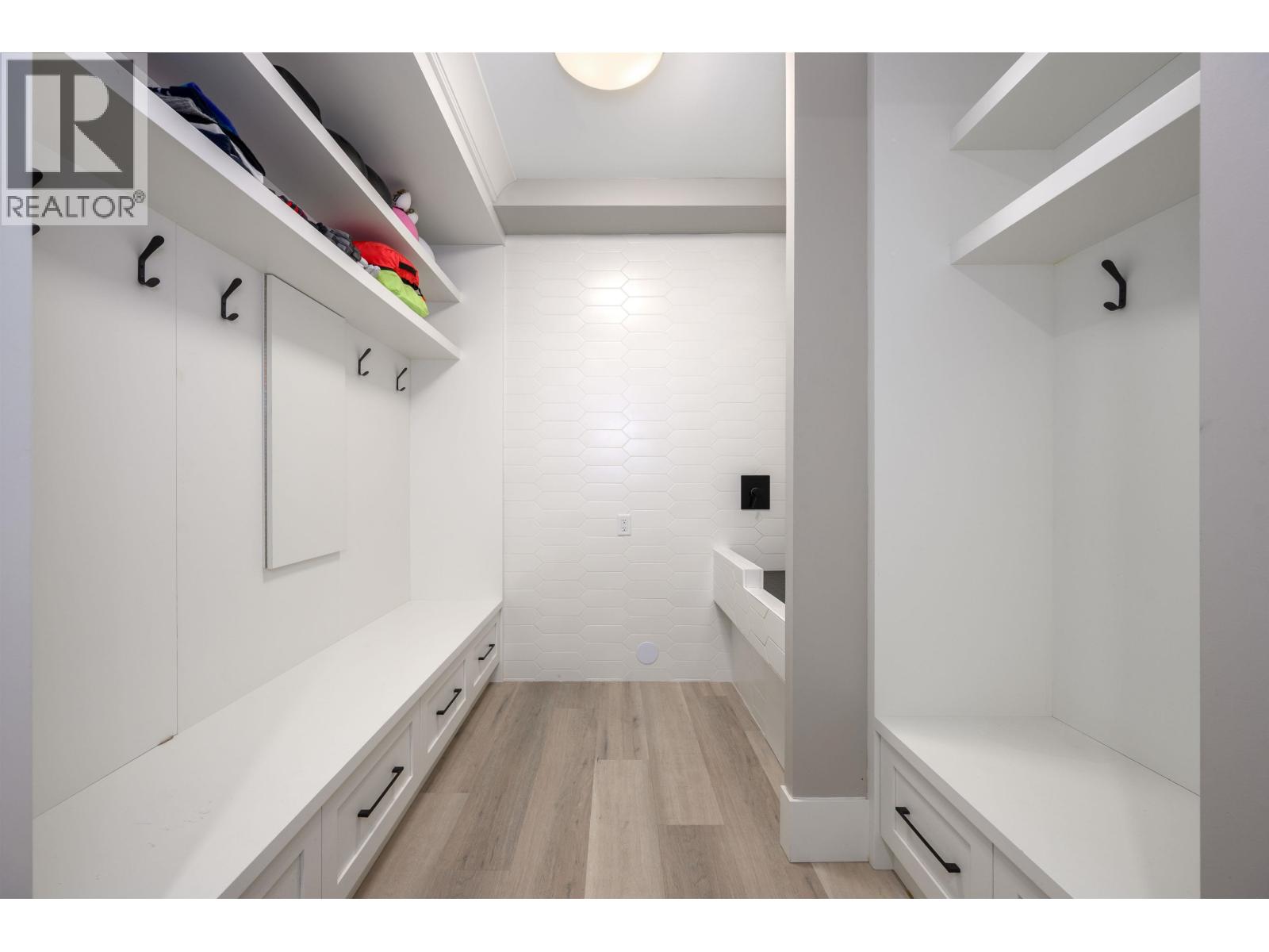 4297 W 11TH AVENUE, Vancouver