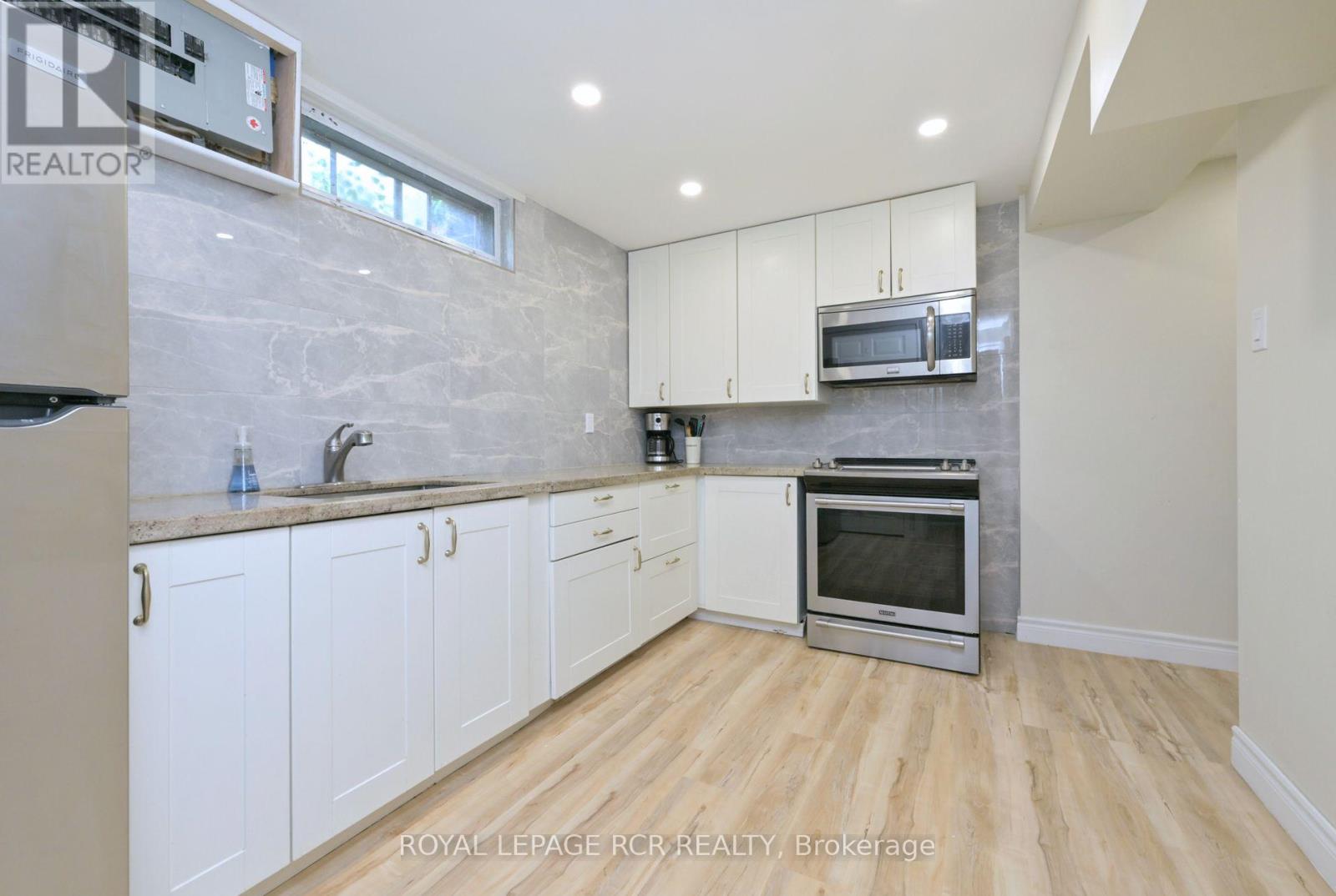 218 ELIZABETH STREET - 19
