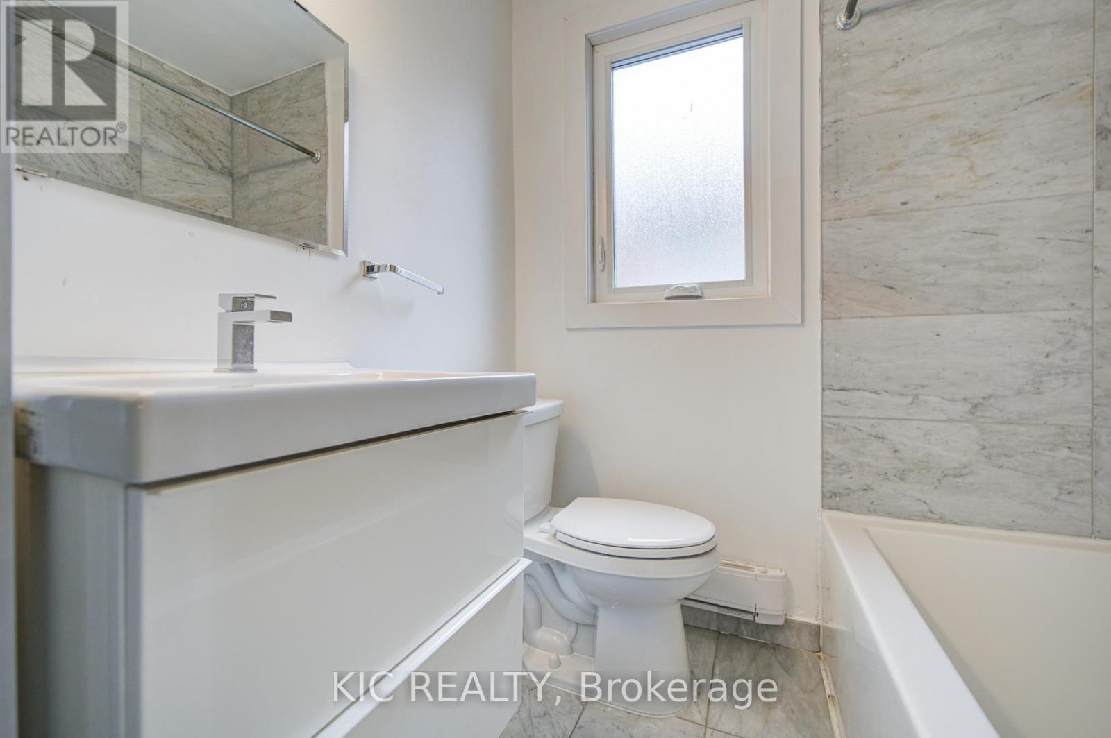 35 MONTCALM AVENUE - 18