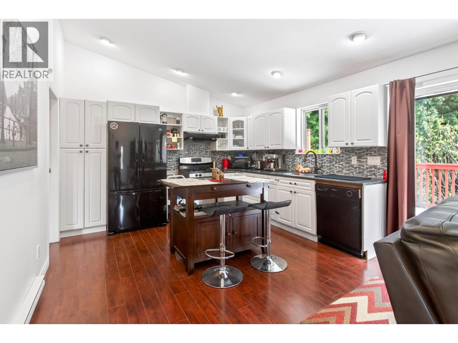 2176 LAURIER AVENUE, Port Coquitlam