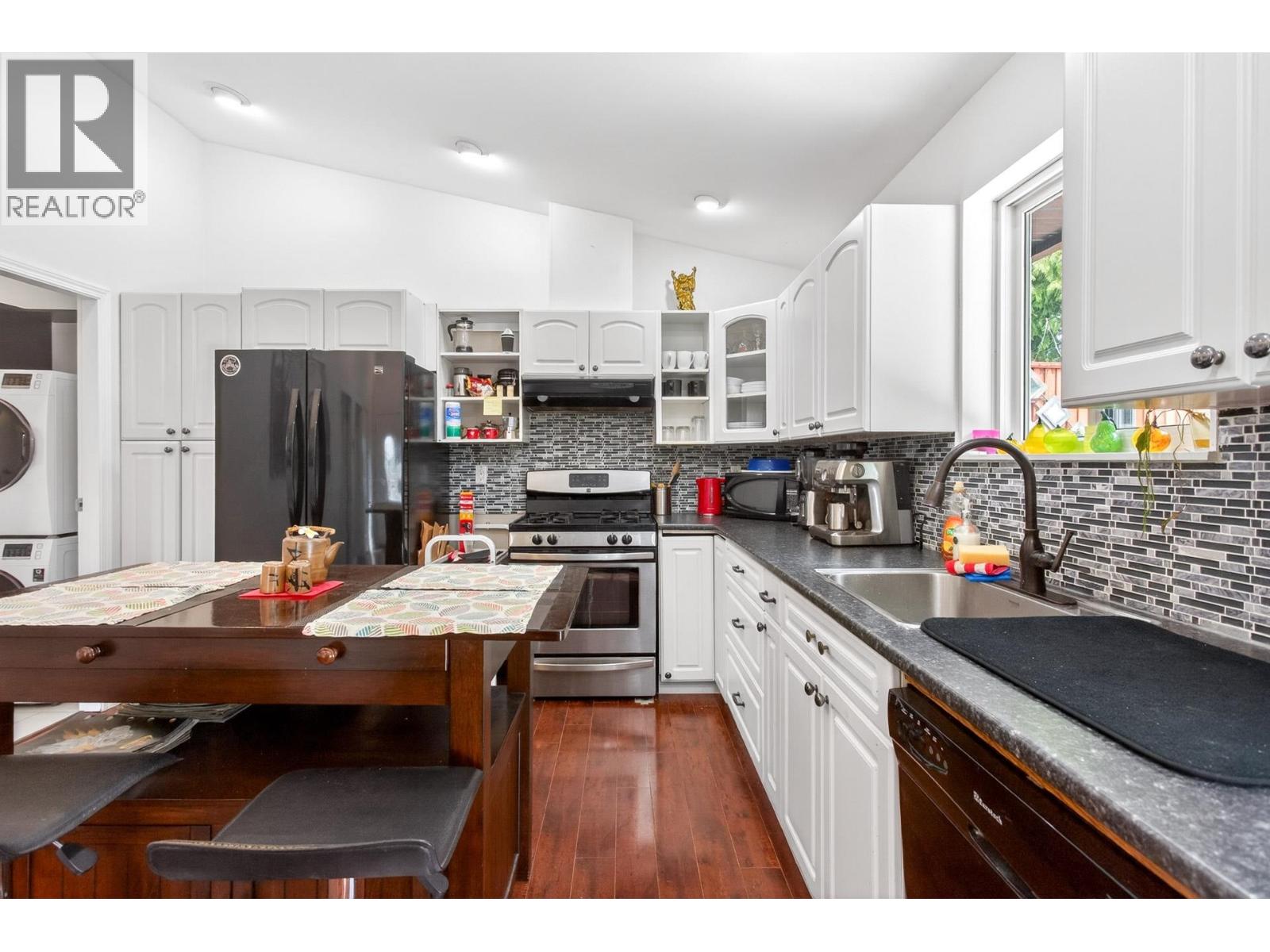 2176 LAURIER AVENUE, Port Coquitlam
