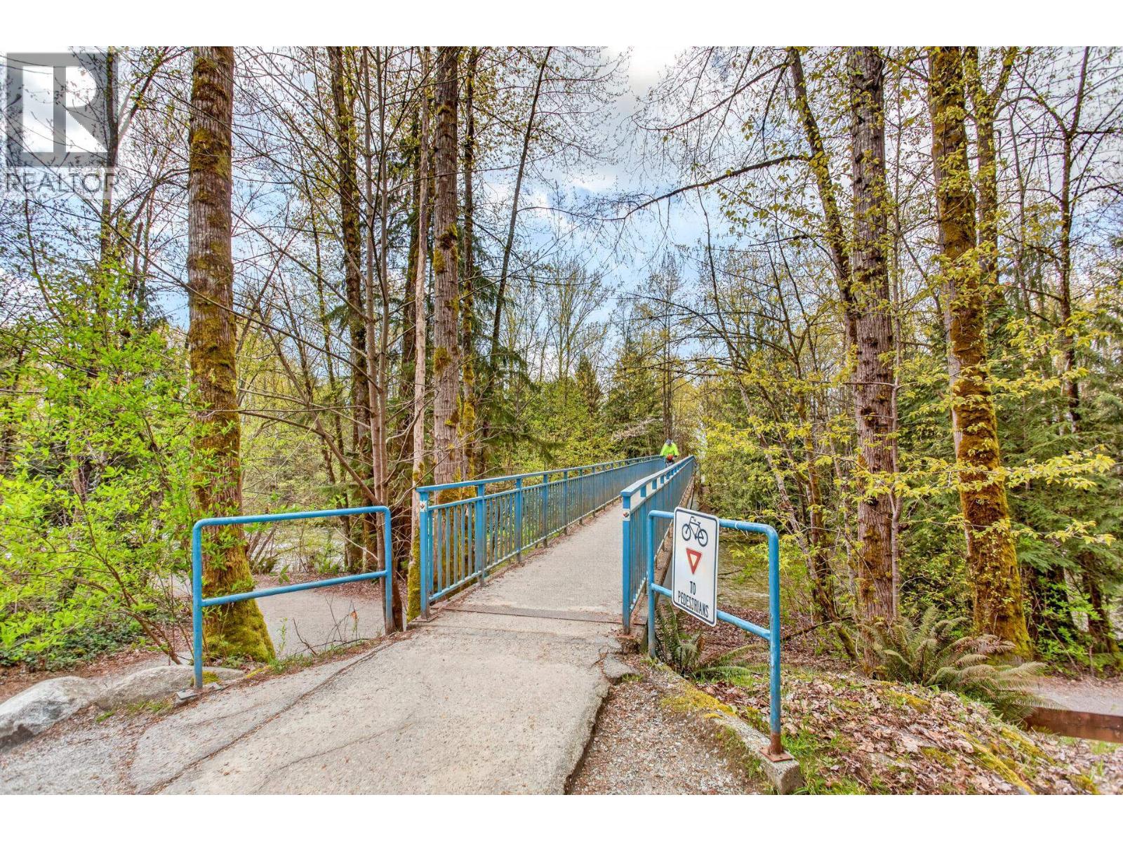 2176 LAURIER AVENUE, Port Coquitlam