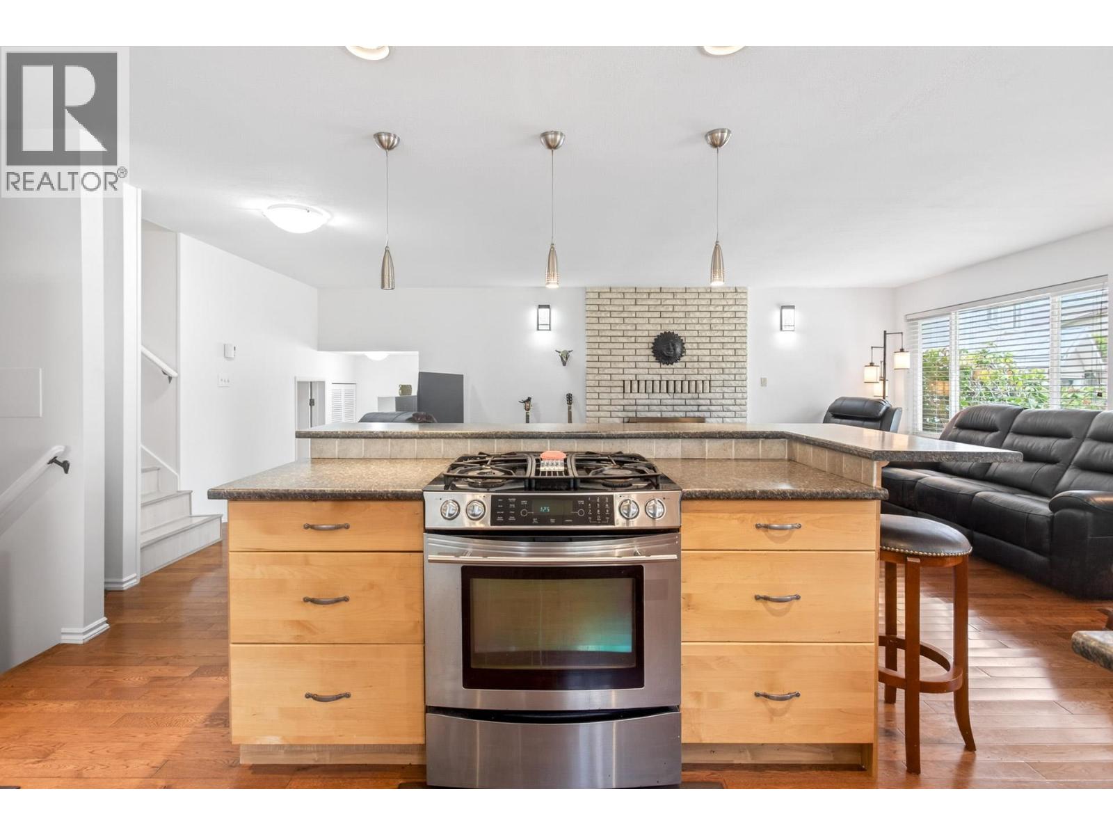 2176 LAURIER AVENUE, Port Coquitlam