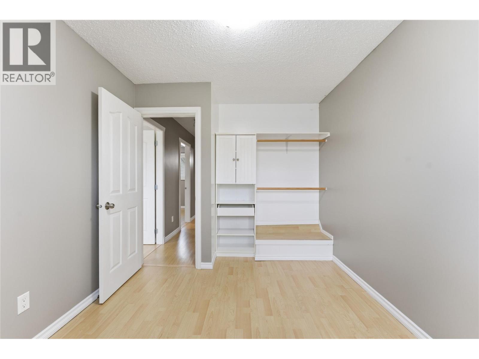 #205 2100 43 Avenue - 18