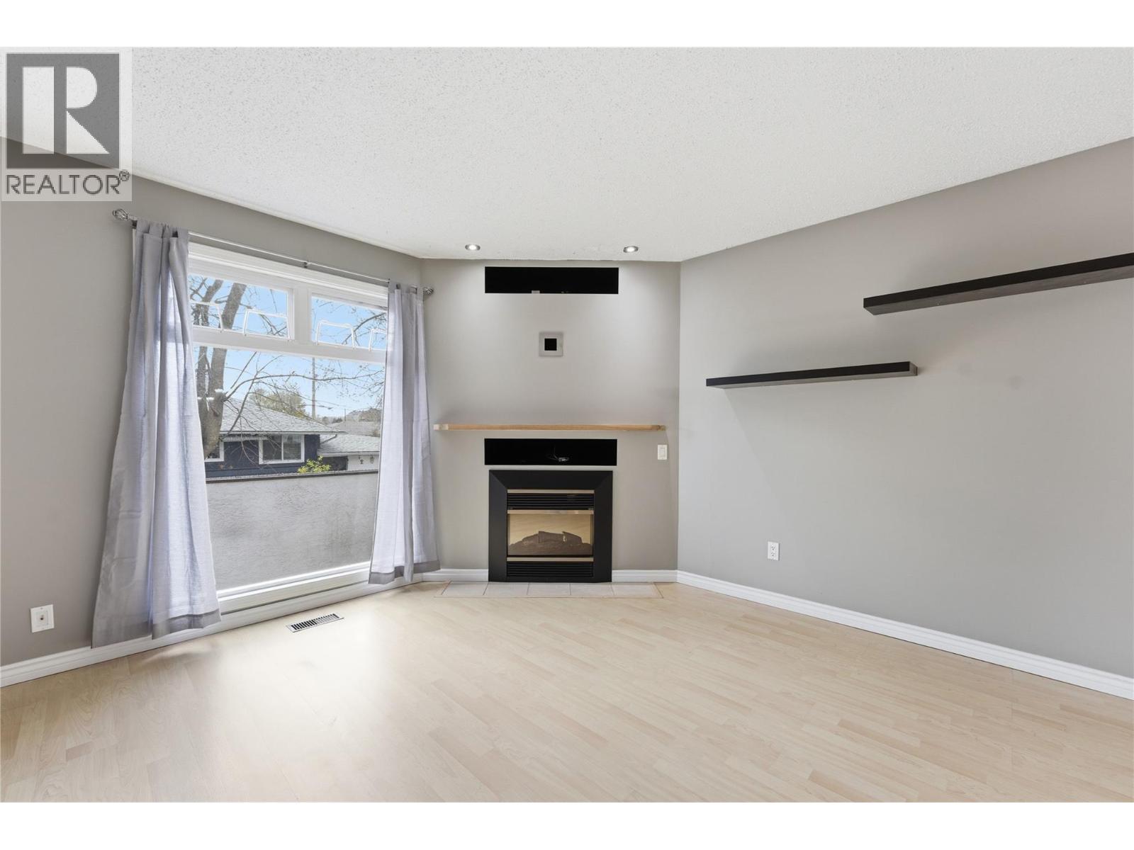 #205 2100 43 Avenue - 3