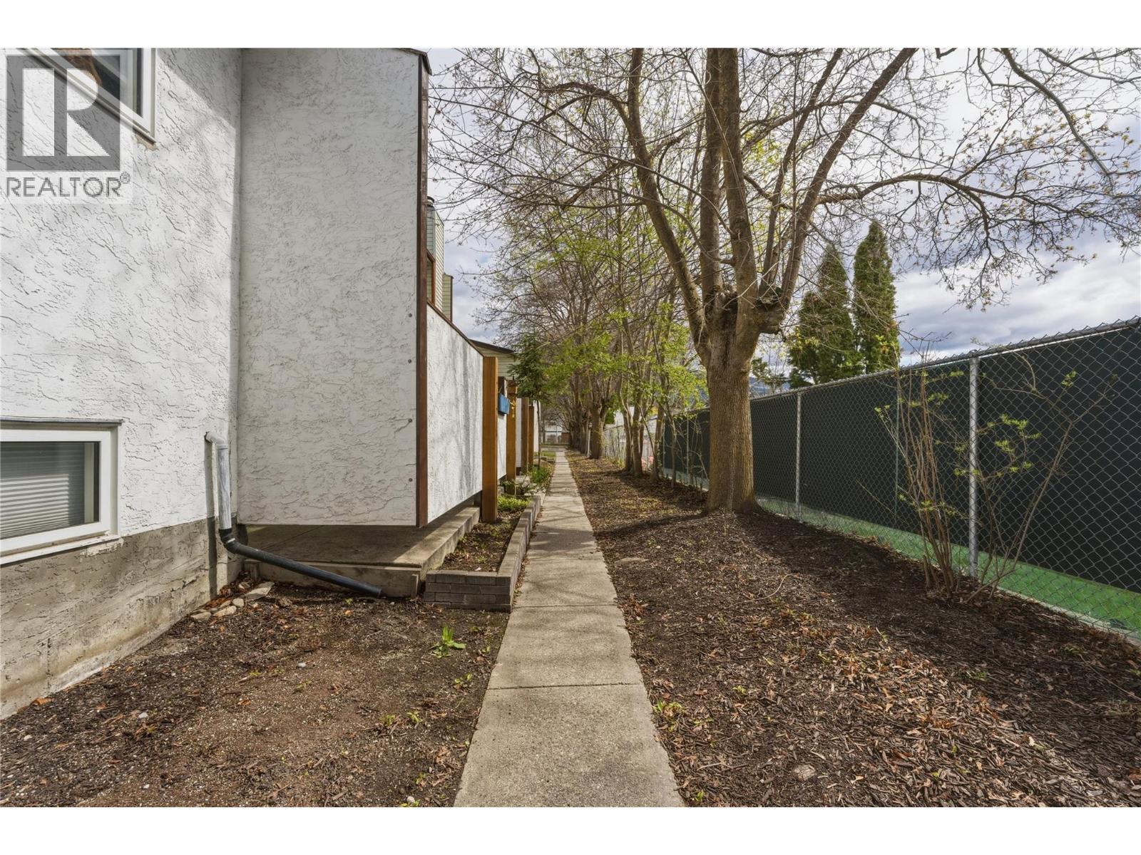 #205 2100 43 Avenue - 32