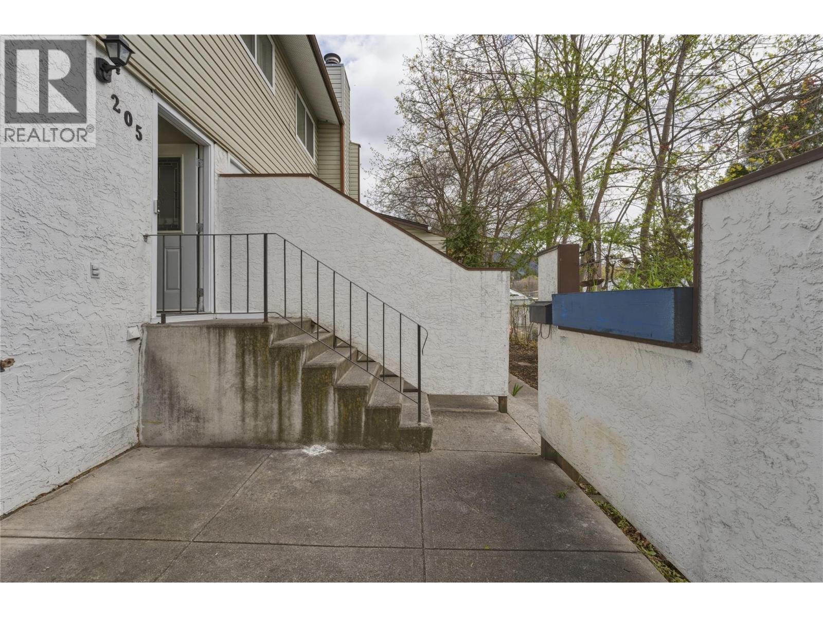#205 2100 43 Avenue - 38