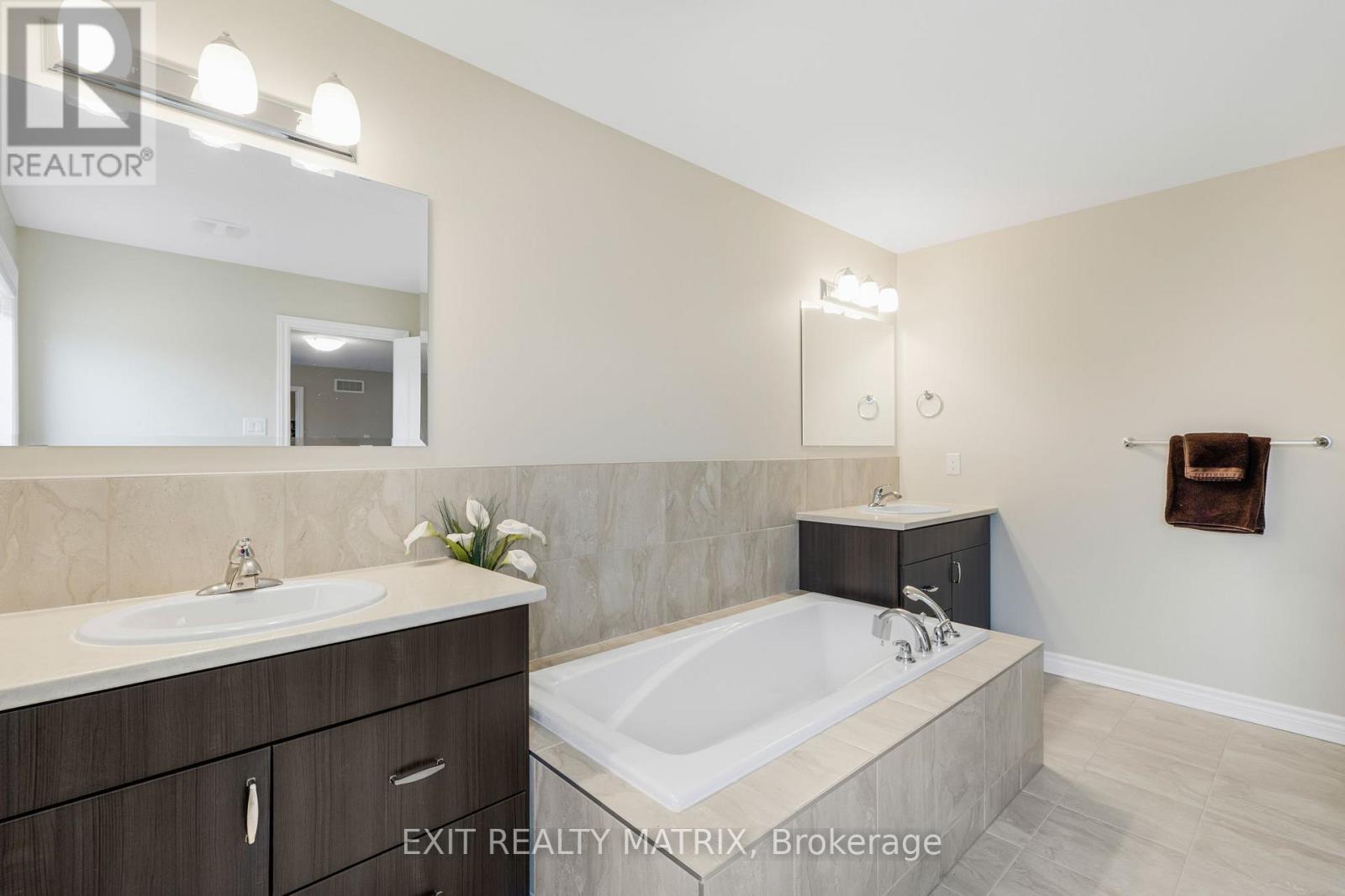 700 NAMUR STREET — photo 21