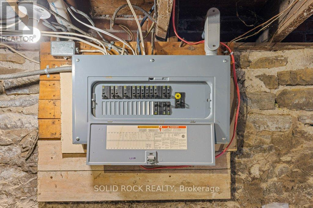100 amp electrical breaker panel