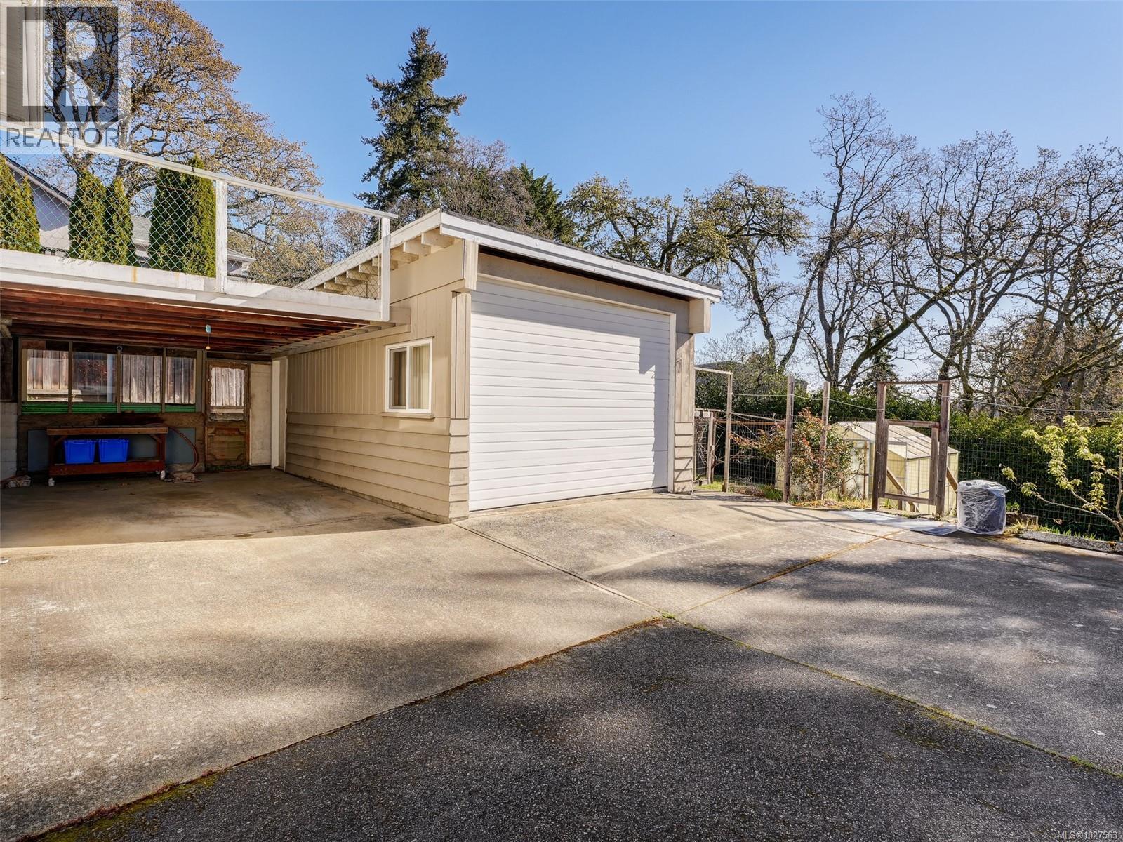 3551 DONCASTER DR - 24