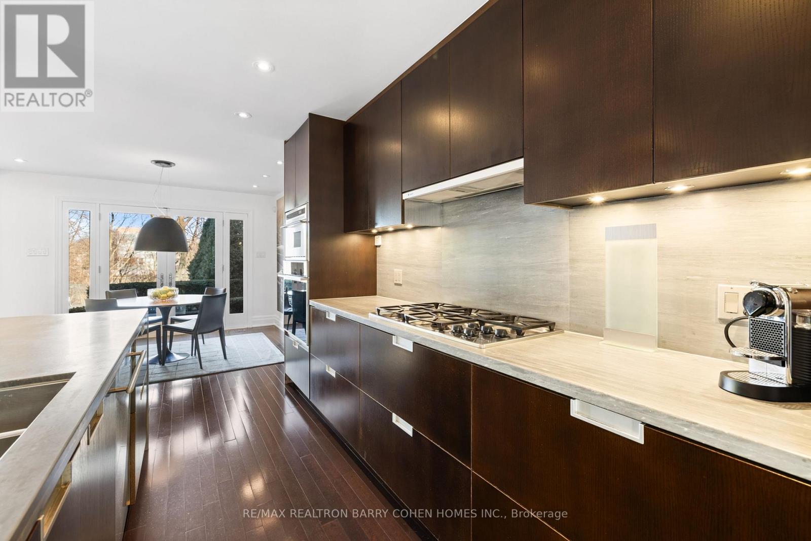 215 LONSMOUNT DRIVE - 11