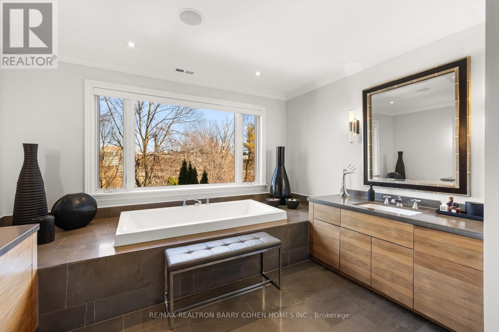215 LONSMOUNT DRIVE - 23