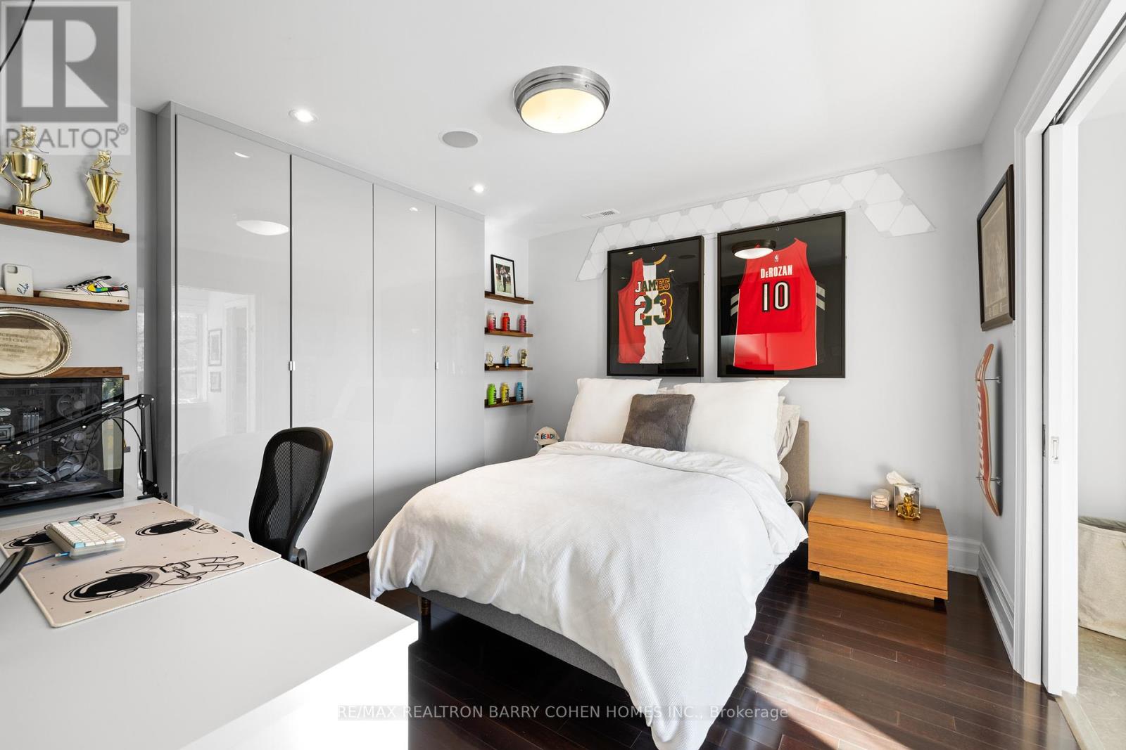 215 LONSMOUNT DRIVE - 27