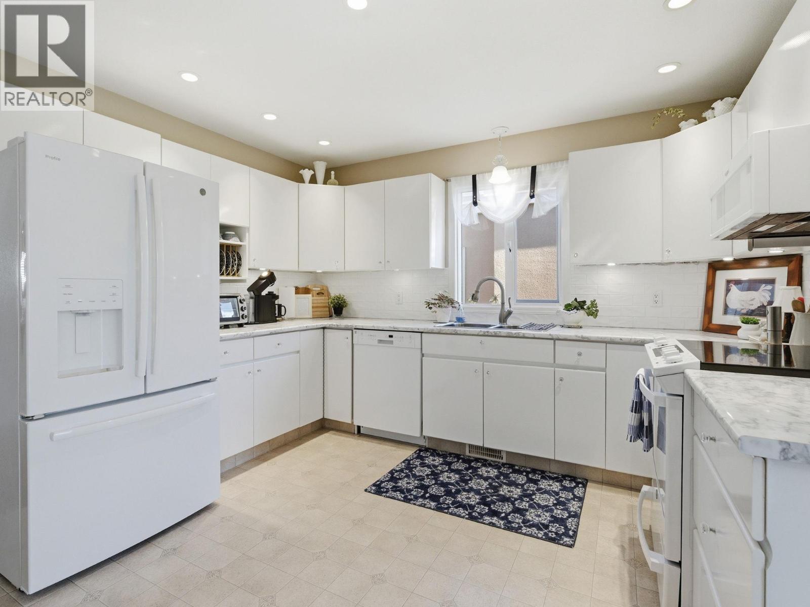 #116 650 Lexington Drive Unit# 116 - 9