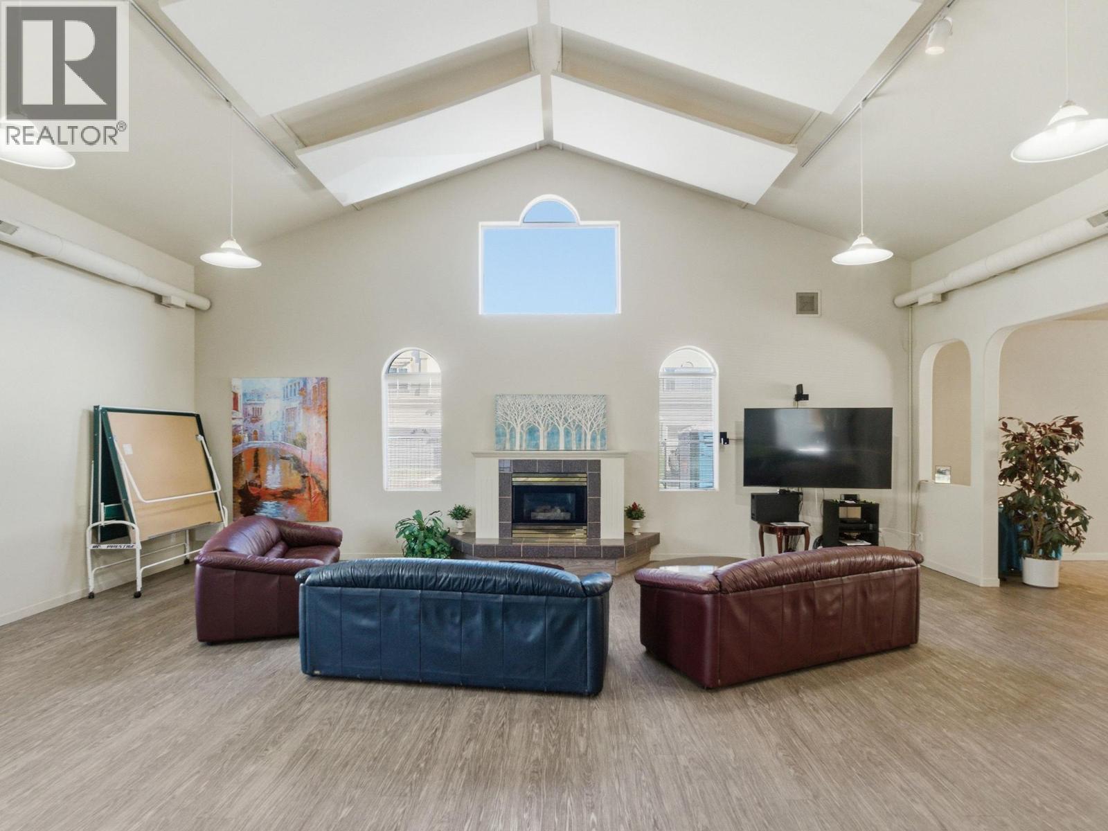 #116 650 Lexington Drive Unit# 116 - 26