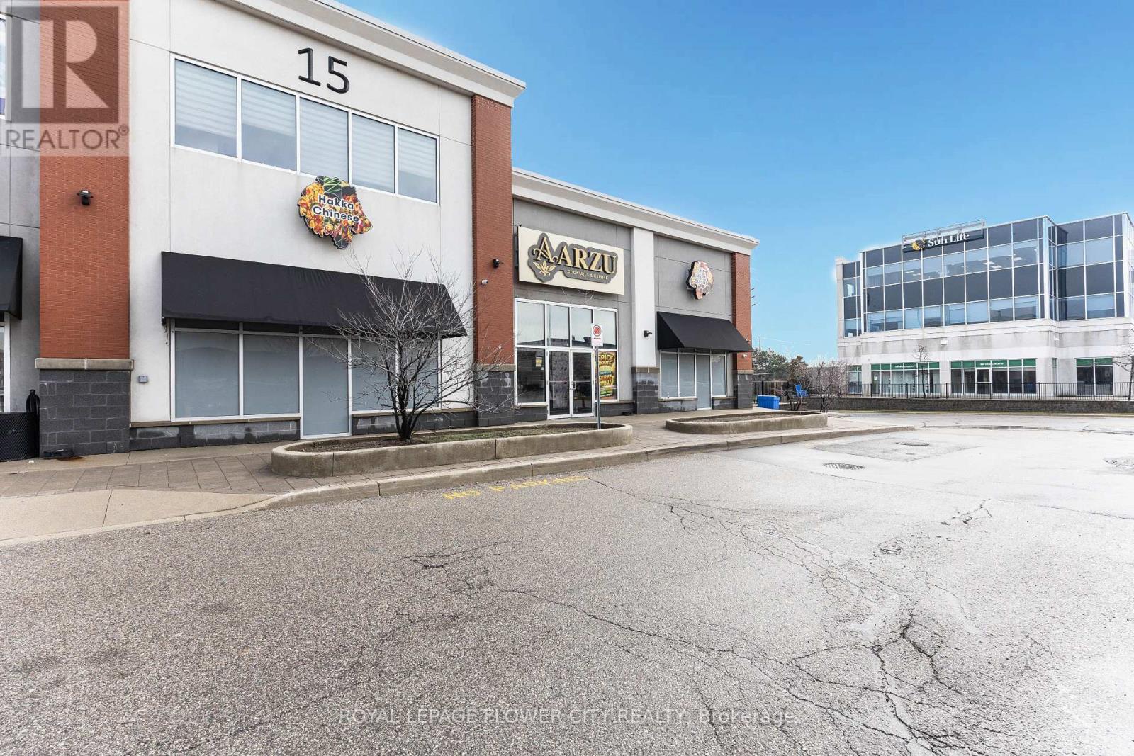 102 - 15 GATEWAY BOULEVARD — photo 35