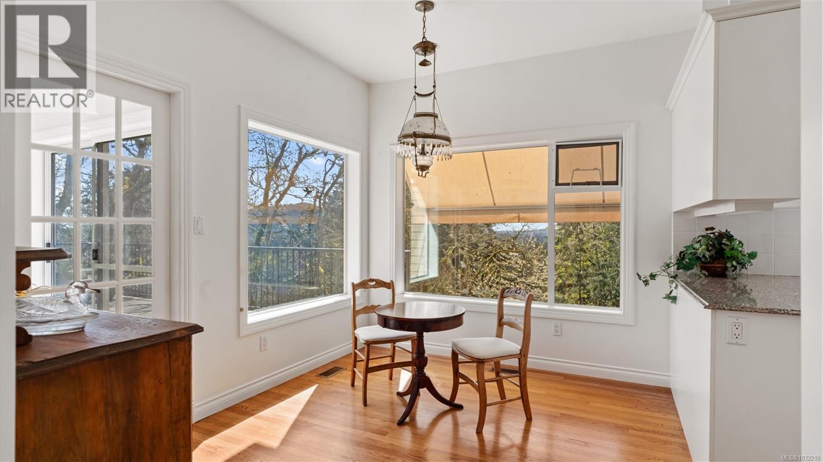  928 Cobblestone Lane, Saanich