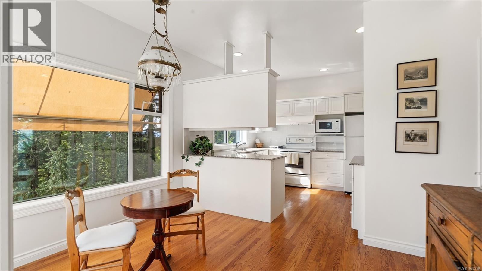  928 Cobblestone Lane, Saanich