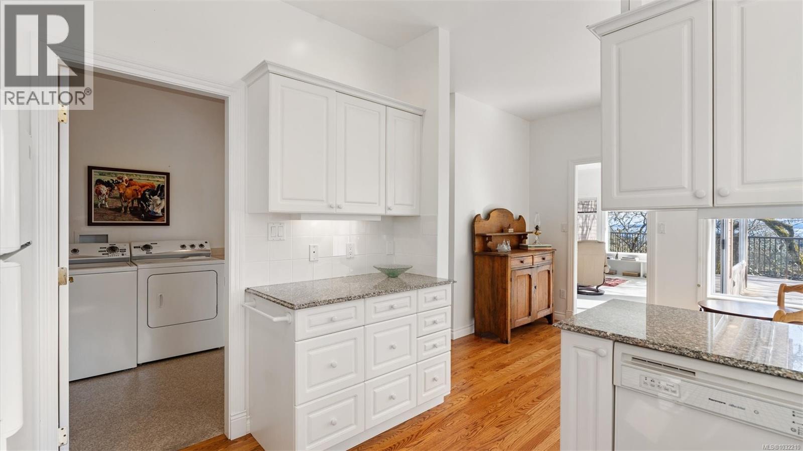  928 Cobblestone Lane, Saanich