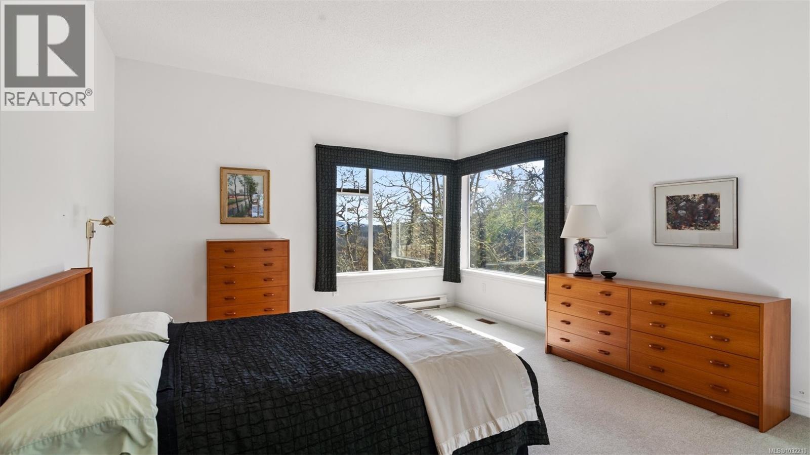  928 Cobblestone Lane, Saanich