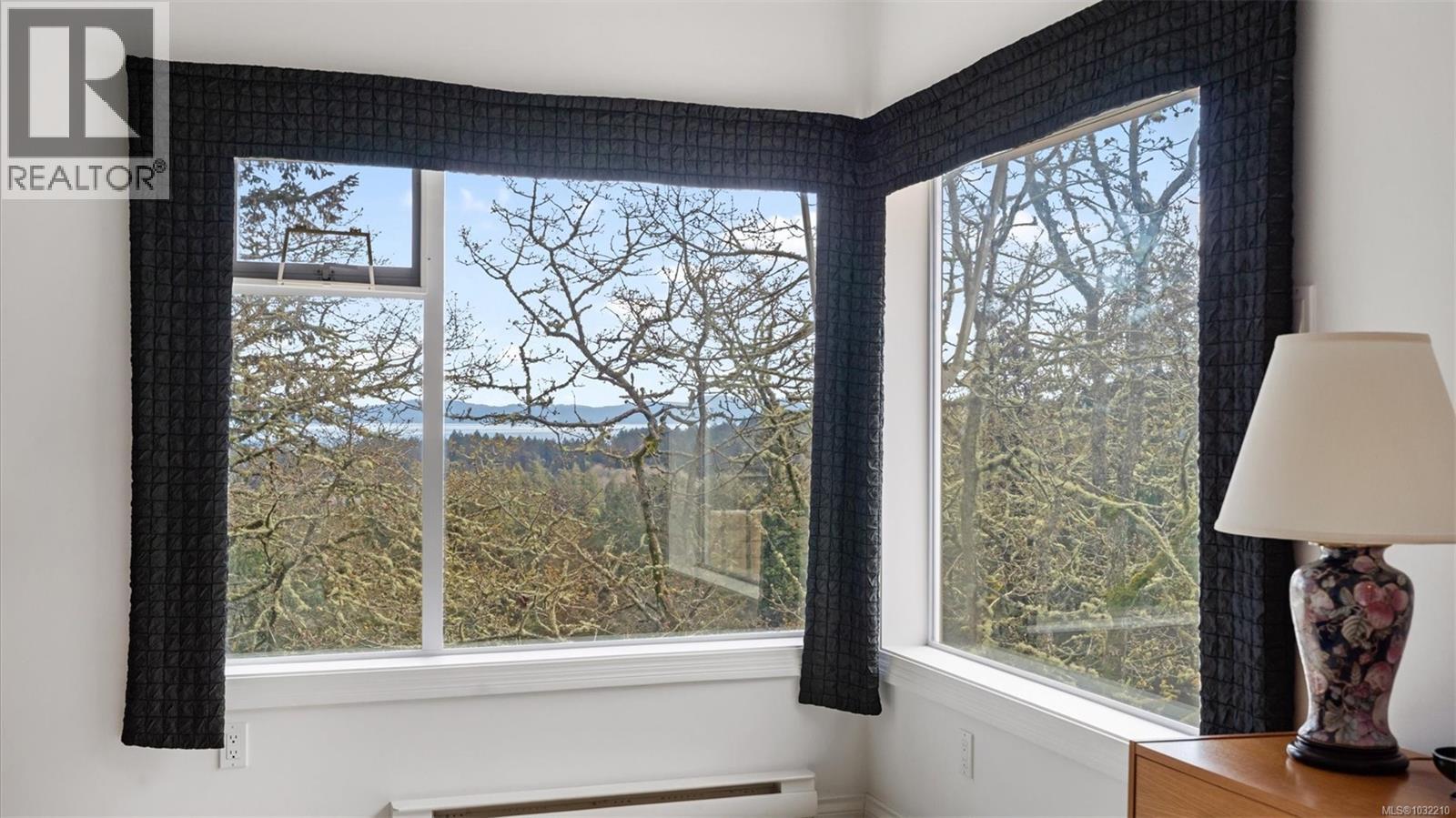  928 Cobblestone Lane, Saanich