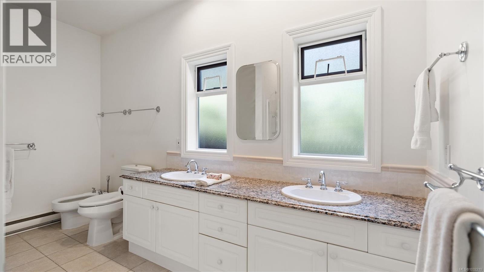  928 Cobblestone Lane, Saanich