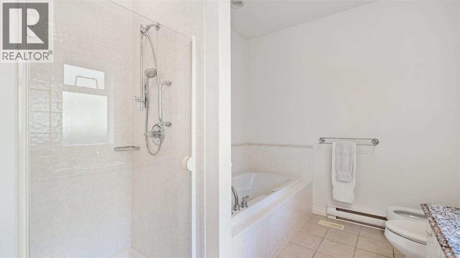  928 Cobblestone Lane, Saanich