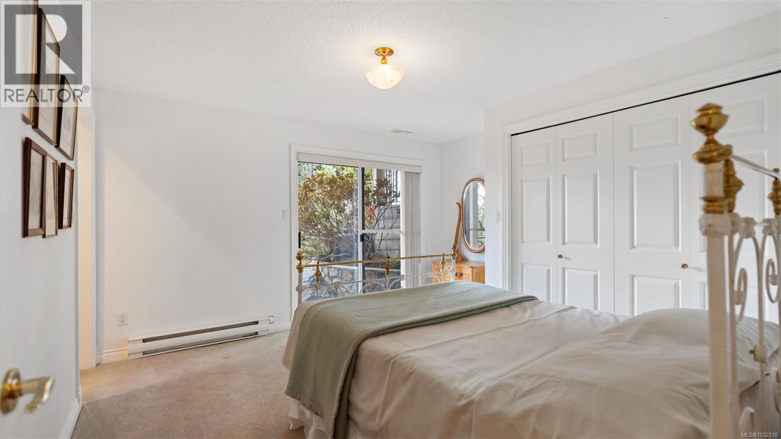  928 Cobblestone Lane, Saanich