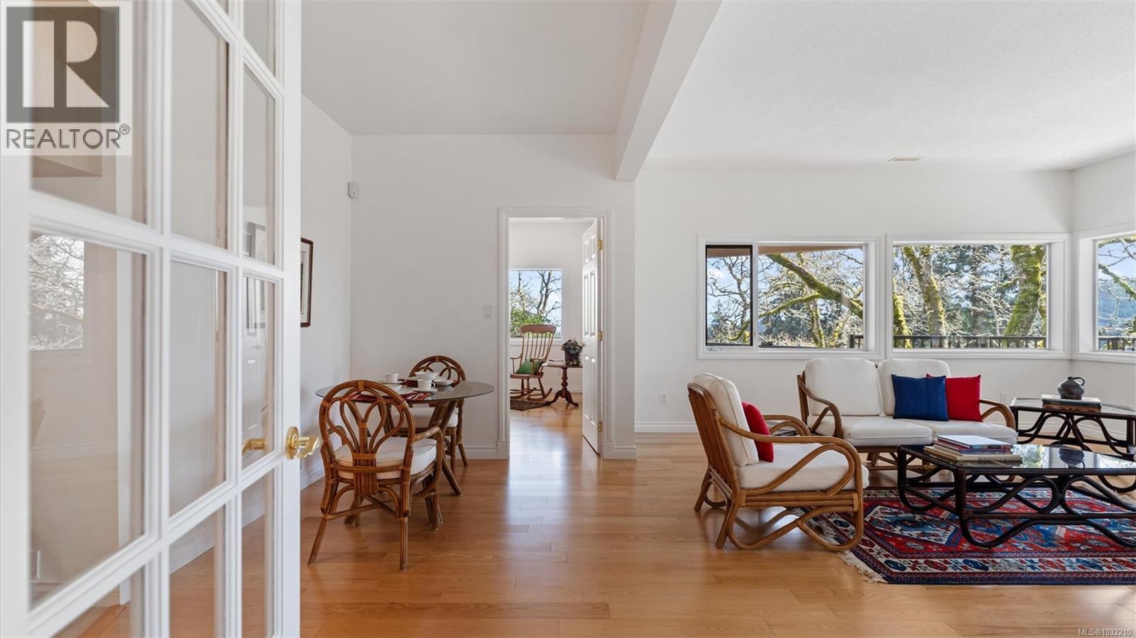  928 Cobblestone Lane, Saanich