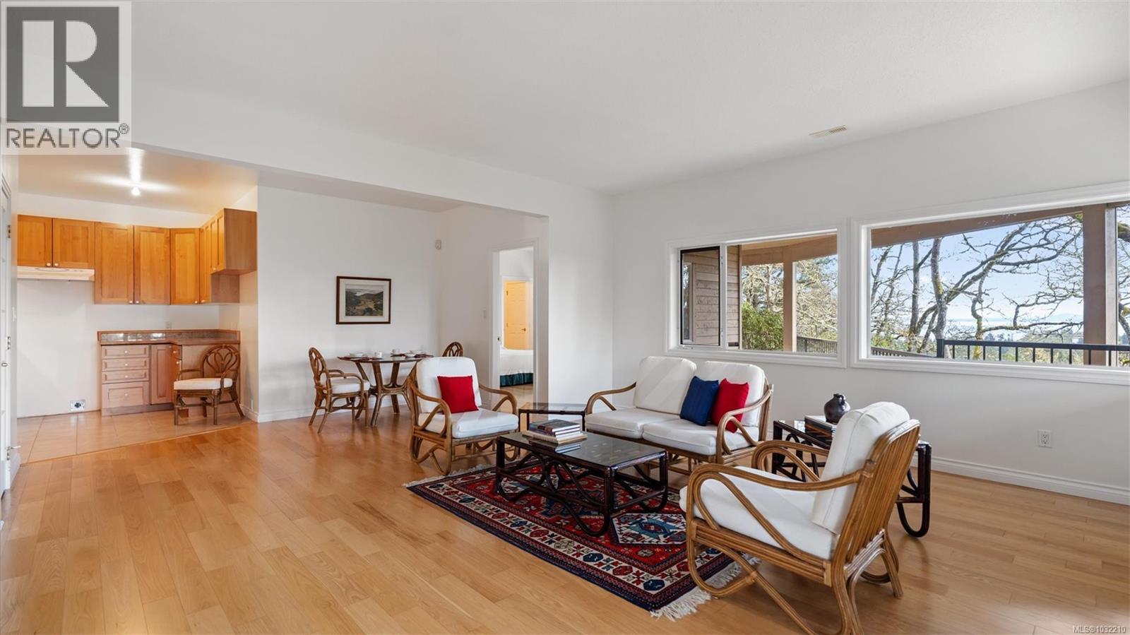  928 Cobblestone Lane, Saanich