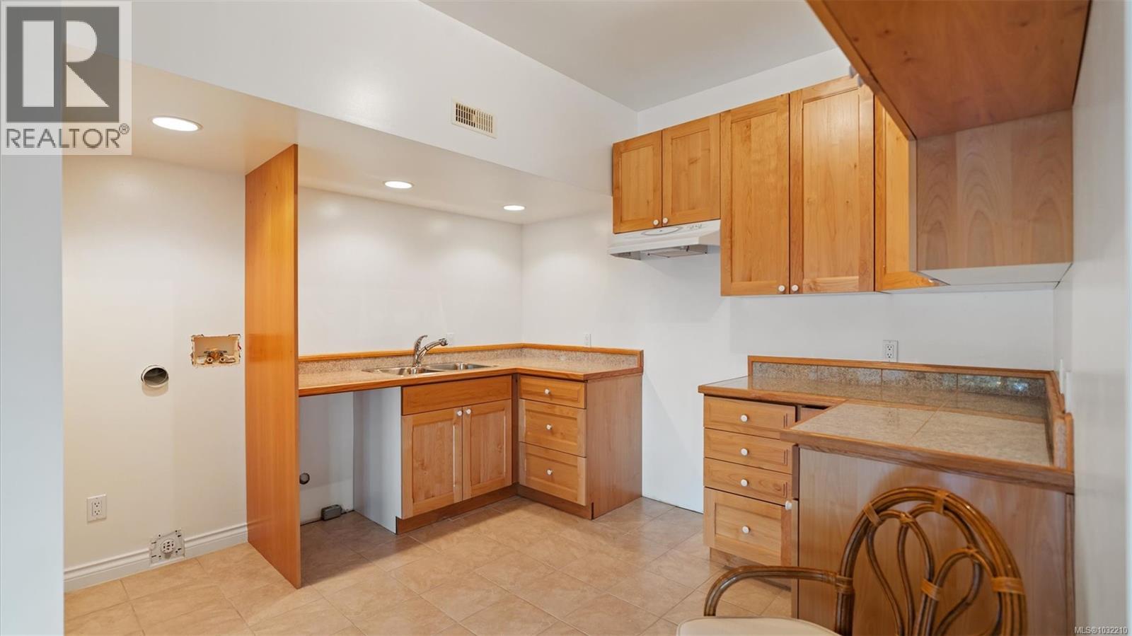  928 Cobblestone Lane, Saanich