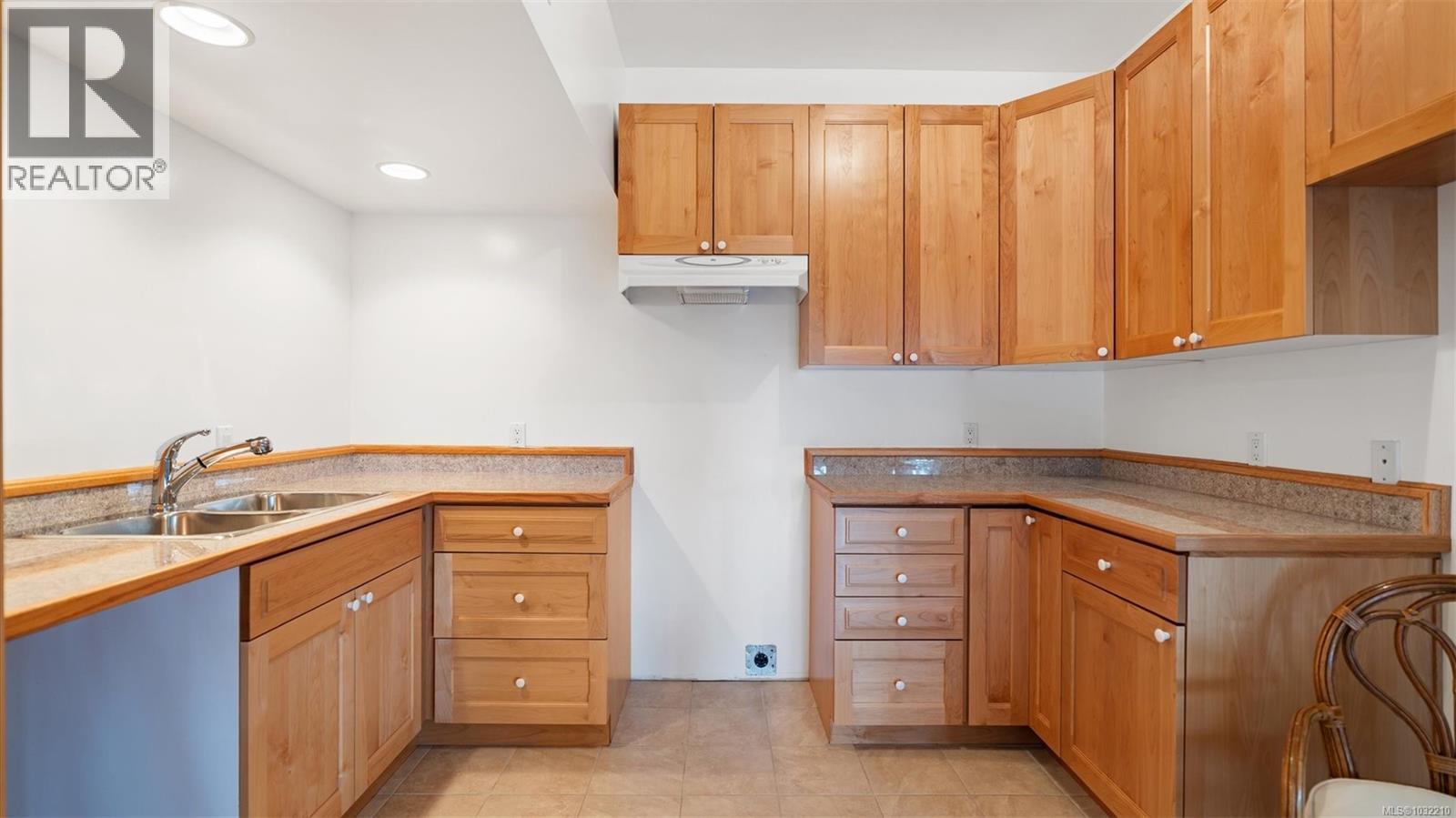  928 Cobblestone Lane, Saanich