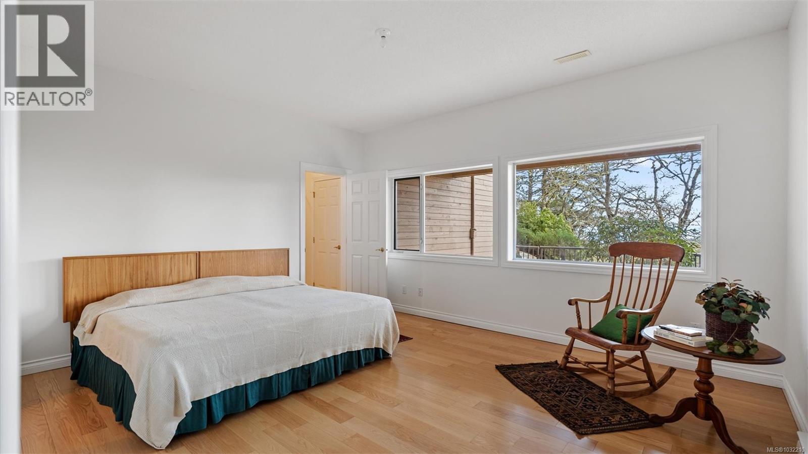  928 Cobblestone Lane, Saanich