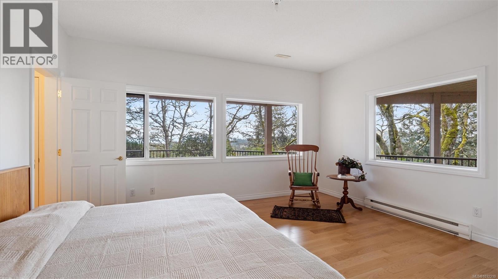  928 Cobblestone Lane, Saanich