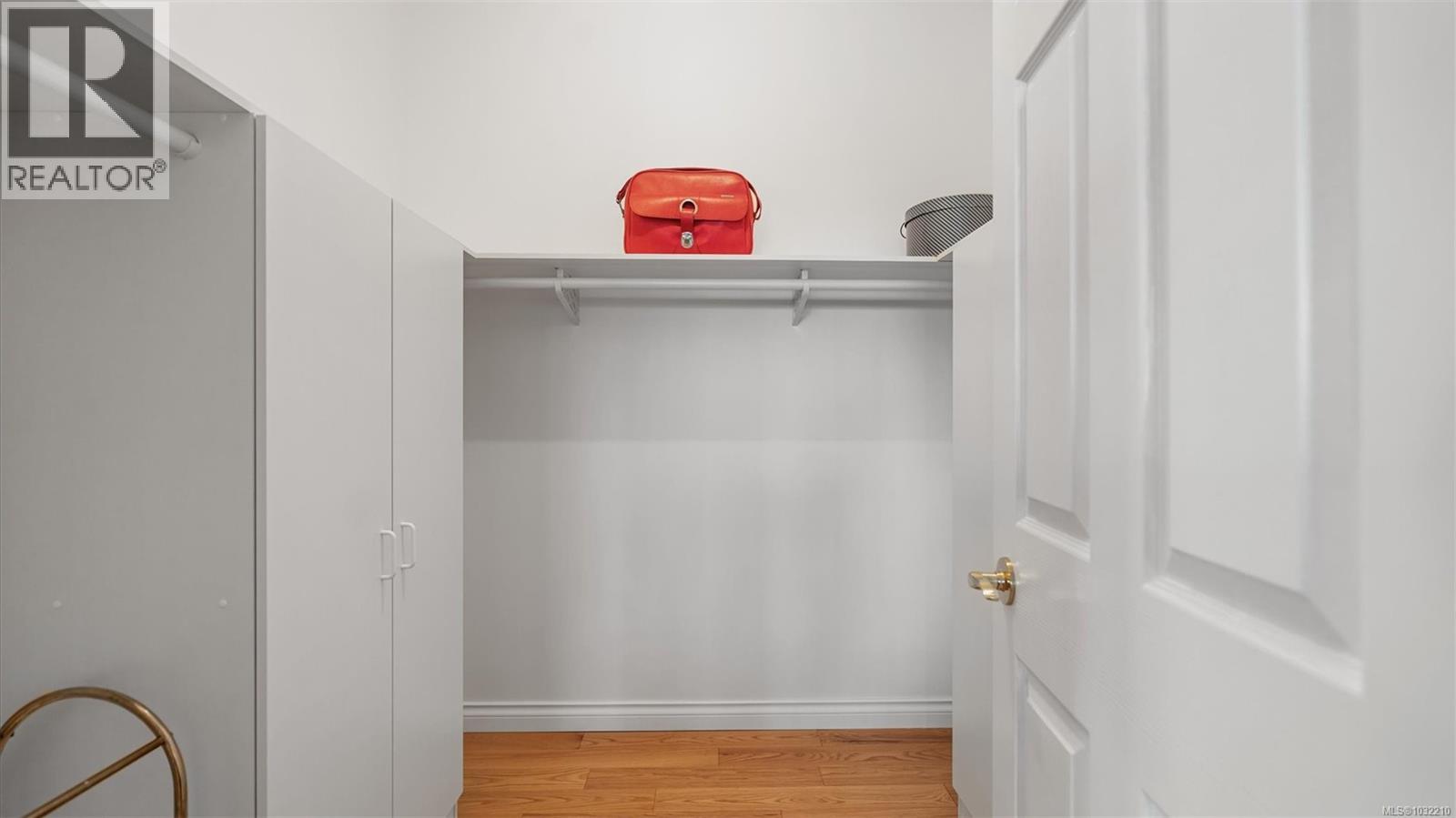  928 Cobblestone Lane, Saanich